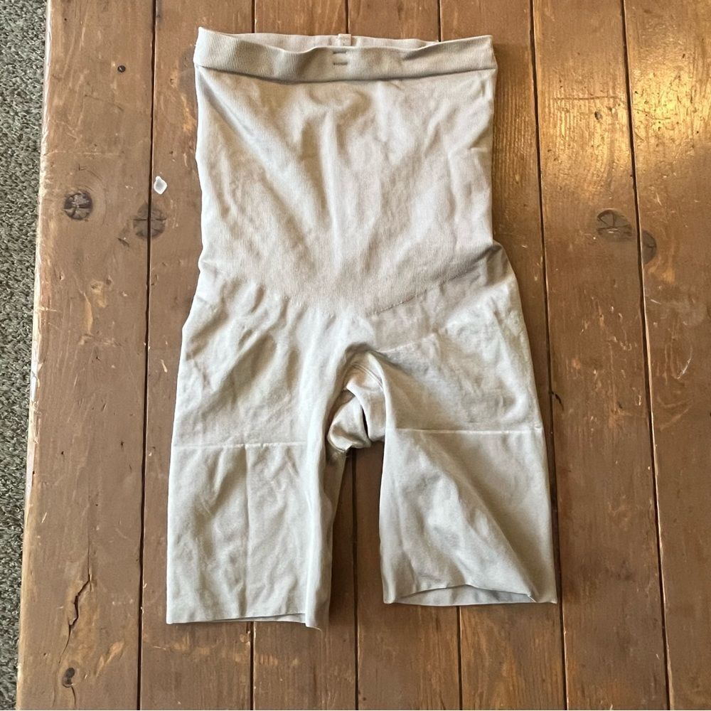 Spanx Assets High Waist Mid-thigh Shaper